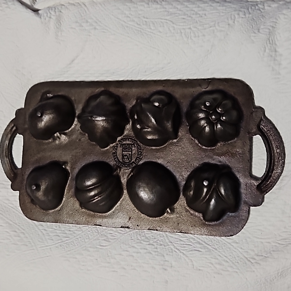 Vintage John Wright Cast Iron Cornbread & Muffin Pan Mold Vegetables / Fruit